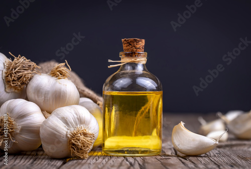 Ripe and raw garlic and gar...