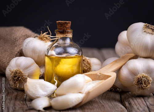 Ripe and raw garlic and gar...