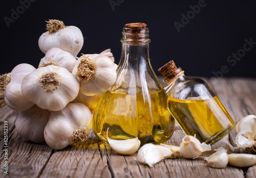 Ripe and raw garlic and gar...