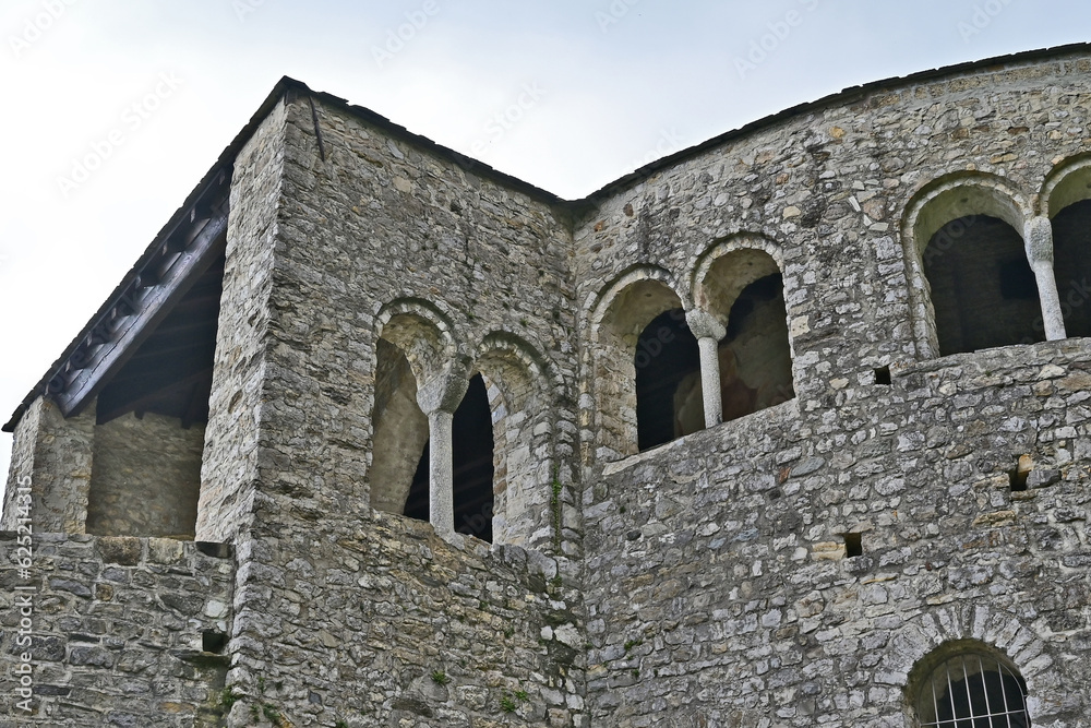 Fototapeta premium Civate, L'abbazia di San Pietro al Monte - Lecco