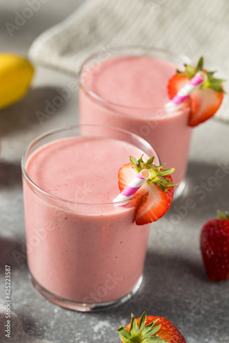 Healthy Homemade Strawberry Breakfast Smoothie