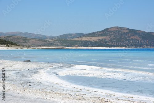 Fototapeta Naklejka Na Ścianę i Meble -  empty beach with white sand and blue water in sunny day copy space  