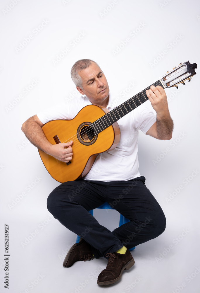 Obraz premium young adult man playing guitar isolated on white background