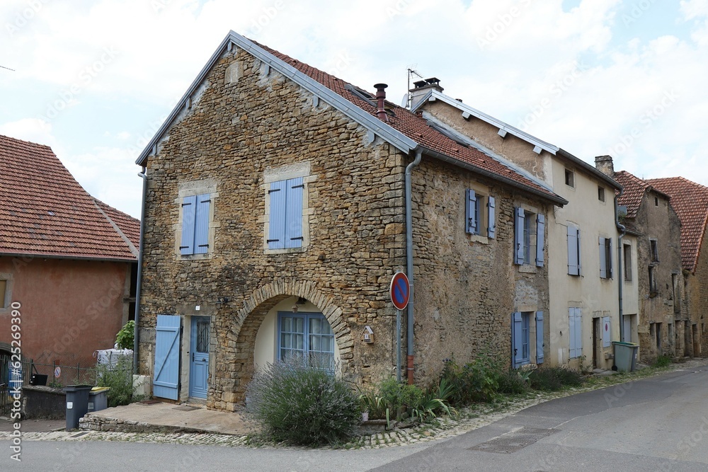 Maisons typique, village de Chariez, département de Haute Saone, France Maisons typique, village de Chariez, département de Haute Saone, France