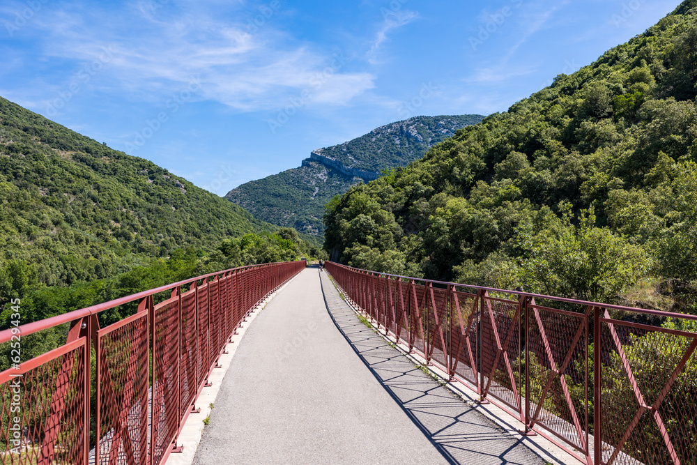 Falaise de la réserve naturelle de Combe Chaude, située au sudouest du
