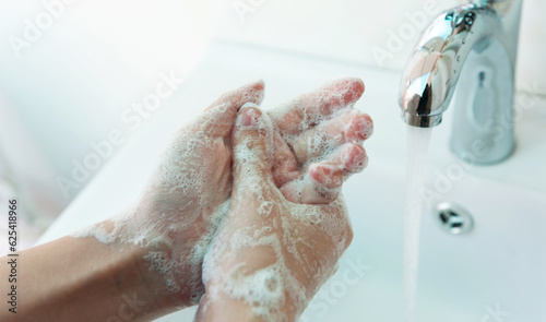 Photographie Washing hands under the flowing water tap