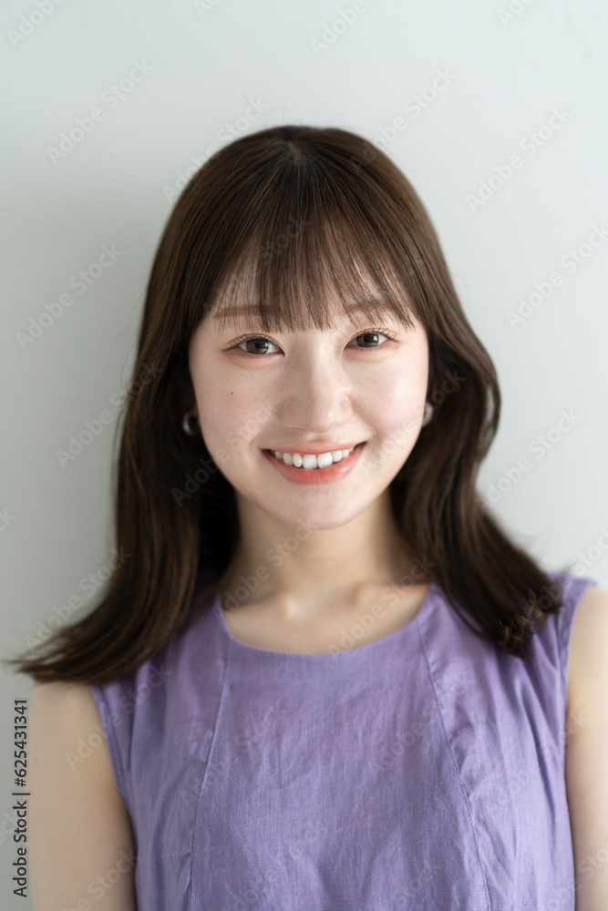 Fototapeta premium 爽やかなワンピースの女性