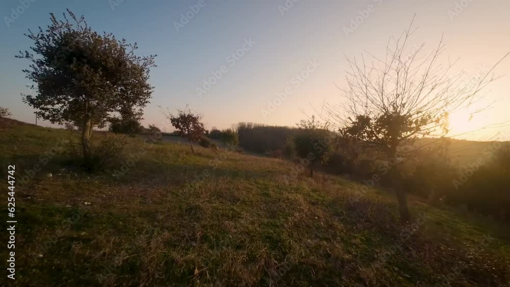 Chemin de campagne en drone FPV