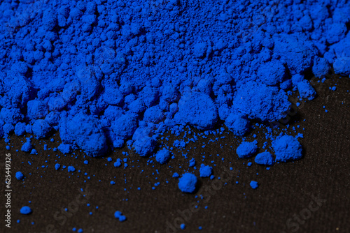 Ultramarine Blue pigment © Kamil Graphic