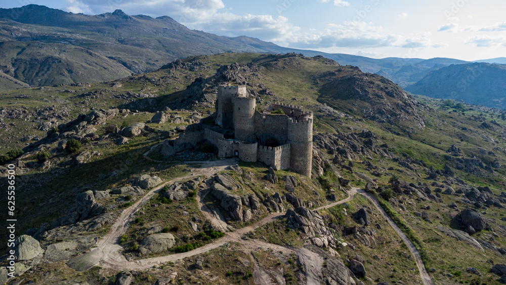 Fototapeta premium Castillo aunqueospese (ÁVILA)