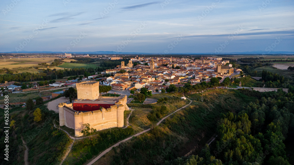 Castillo de ARÉVALO y su localidad (CASTILLA Y LEÓN)