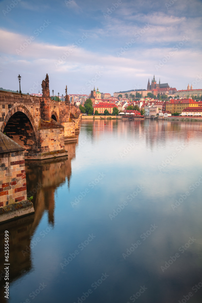 Obraz premium Prague, Czech Republic. Cityscape image of Prague, capital city of Czech Republic, with the iconic Charles Bridge at sunrise.