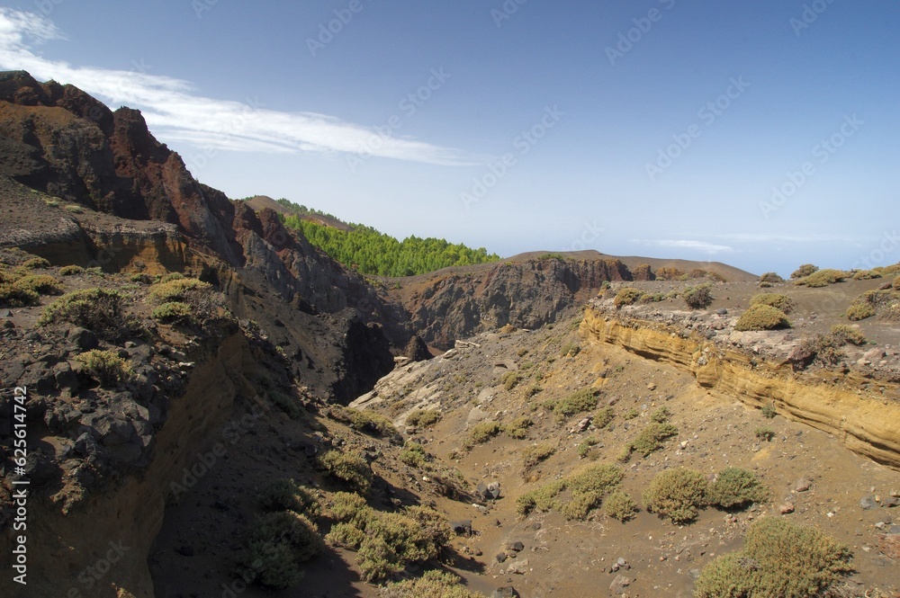 Einschnitt in Vulkanlandschaft auf La Palma
