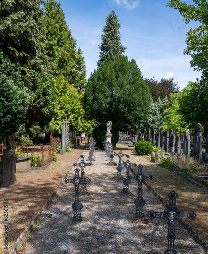 Gräberfeld der Nonnen aus einem Kloster auf einem alten Friedhof in Roermond photo