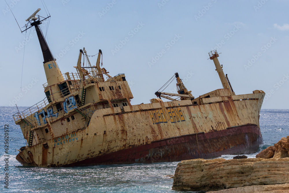 Schiffswrack vor Küste - Closeup