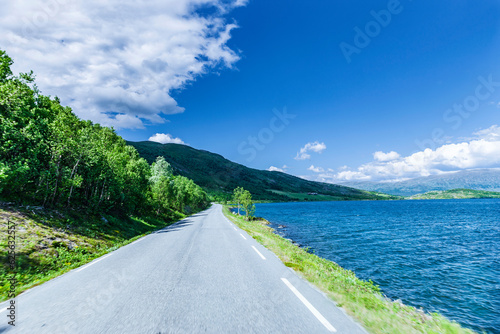 RV 51 am Sojdaslvatnet in Jotunheimen in Norwegen