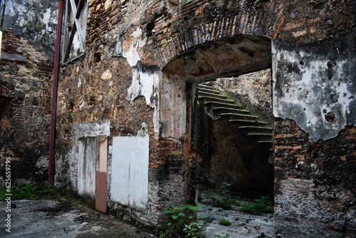 Fototapeta Naklejka Na Ścianę i Meble -  ancient abandoned brick old building with crumbling walls