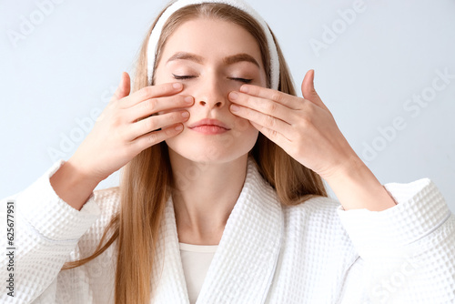 Young woman doing face buil...