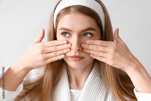 Young woman doing face buil...