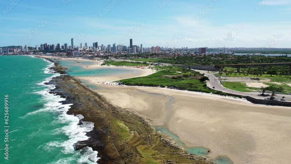 Vista aérea com drone da Ponte Newton Navarro e do Forte Tres Reis Magos na Cidade de Natal - Rio Grande do Norte - Brasil
