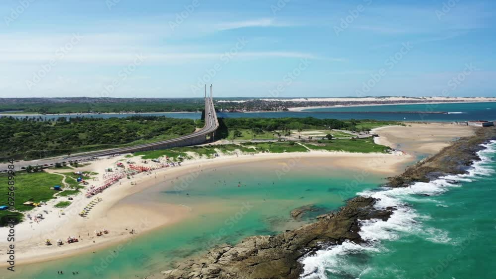 Vista aérea com drone da Ponte Newton Navarro e do Forte Tres Reis Magos na Cidade de Natal - Rio Grande do Norte - Brasil