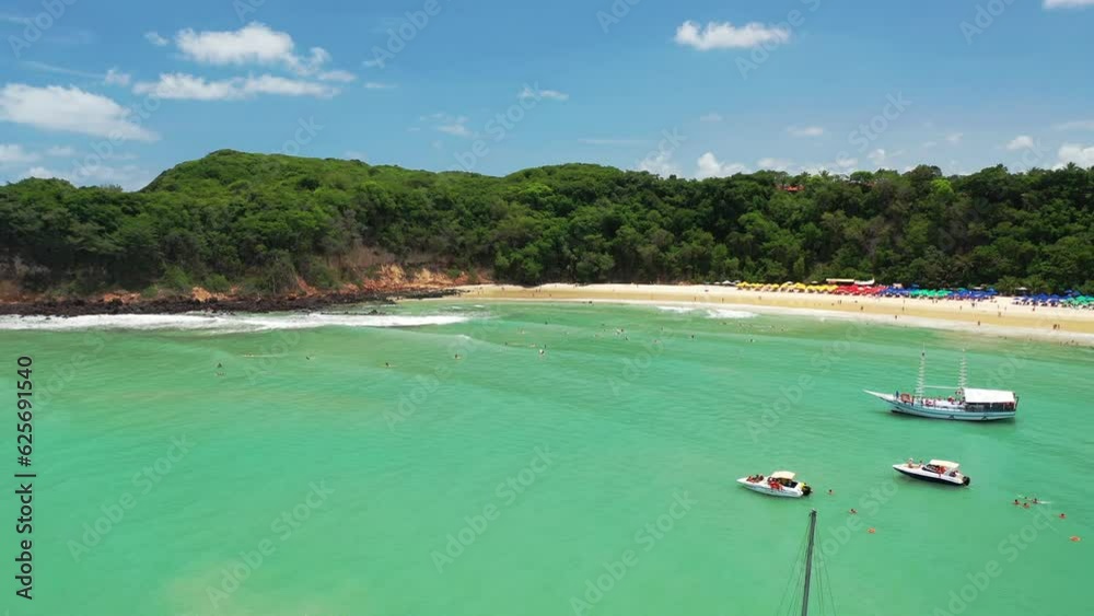 Praia do Madeiro na Praia da Pipa no Rio Grande do Norte visto de cima com drone
