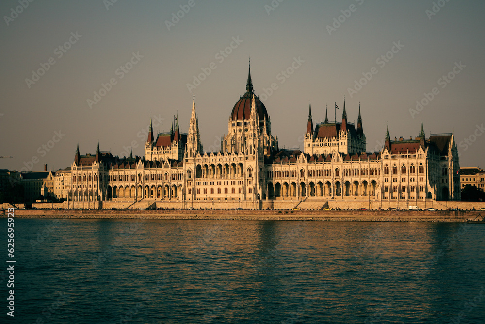 Fototapeta premium hungarian parliament building