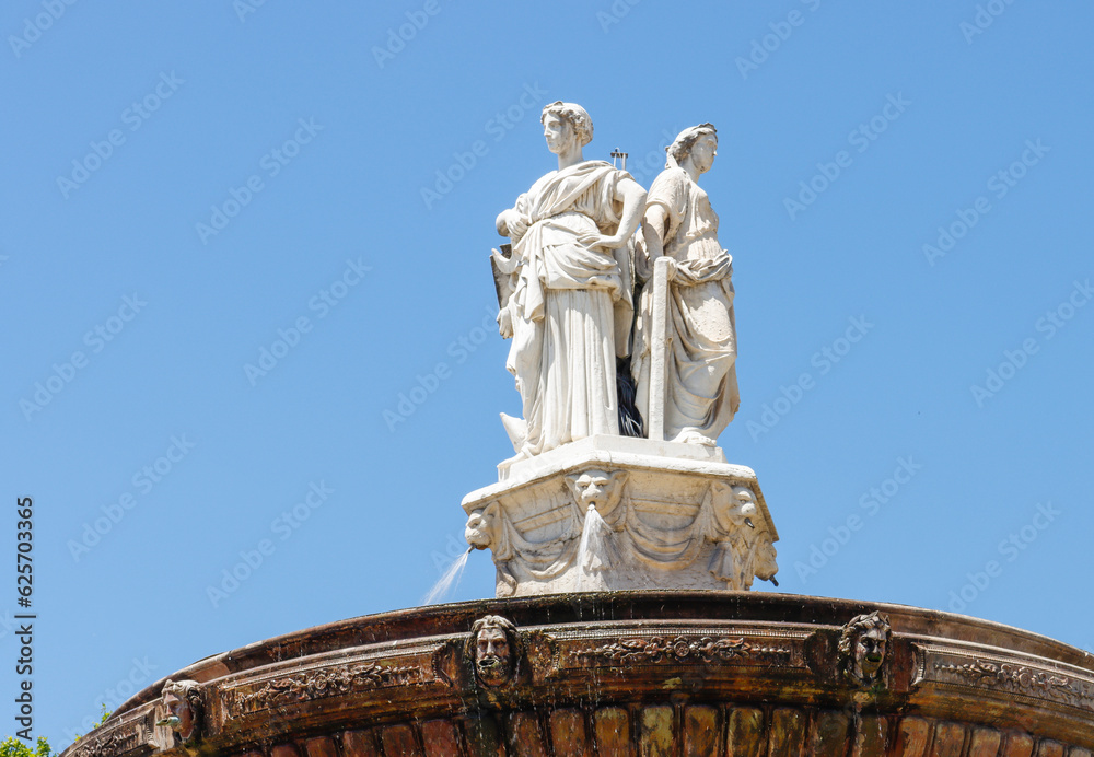 Fototapeta premium Brunnen an der Rotonde in Aix-en-Provence