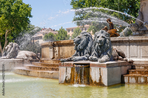 Brunnen an der Rotonde in Aix-en-Provence photo