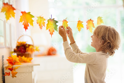 Obraz na plátně Autumn home decoration. Family decorating house.