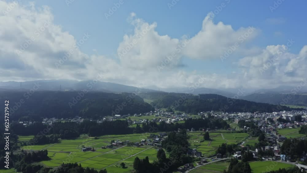 ドローン撮影:夏の朝、新潟の田舎町を空撮 ドローン撮影:夏の朝、新潟の田舎町を空撮