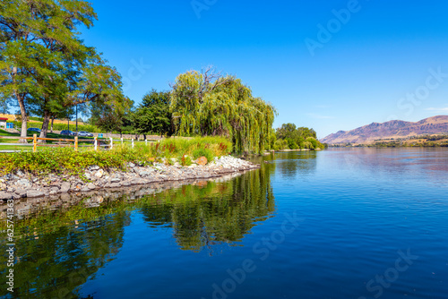 Obraz na plátně The scenic waterfront Kirby Billingsley Hydro Park along the Columbia River as it runs through East Wenatchee on Highway 28 in Chelan County, Washington State, USA