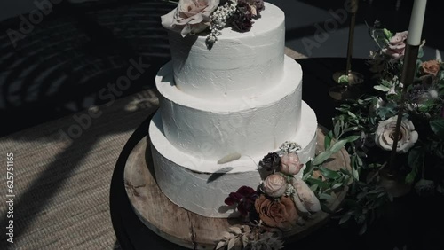 wedding cake inside table rotate photo