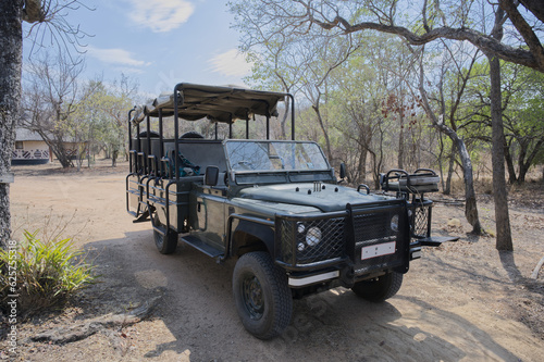 Fotografia, Obraz African safari vehicle, Zimbabwe