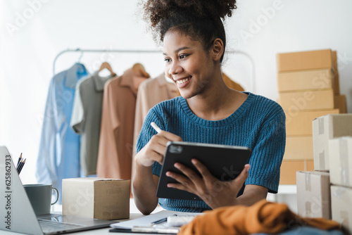 Konstfotografi Woman start up small business owner at workplace