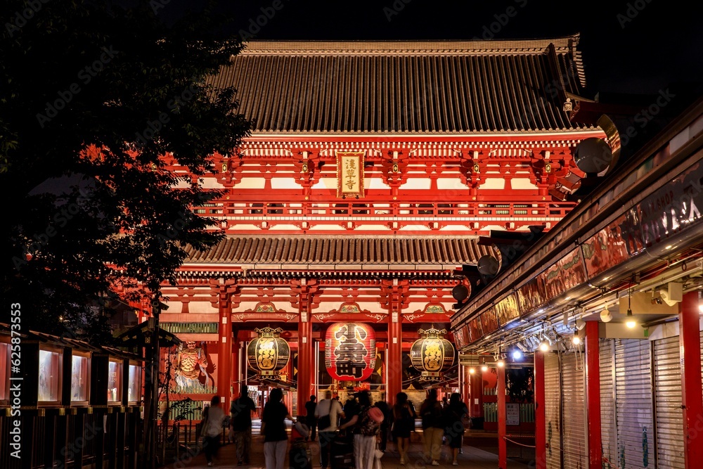 東京　浅草寺の夜景（宝蔵門）