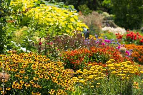 Photos Stunning, colourful mixed flower borders at Wisley Garden, Surrey UK