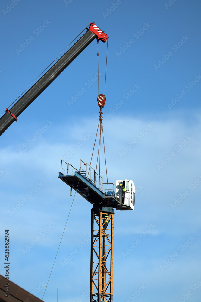 Crane assembly. Crane - cantilever crane
Montaż żurawia. Żuraw – dźwignica wspornikowa Crane assembly. Crane - cantilever crane
Montaż żurawia. Żuraw – dźwignica wspornikowa