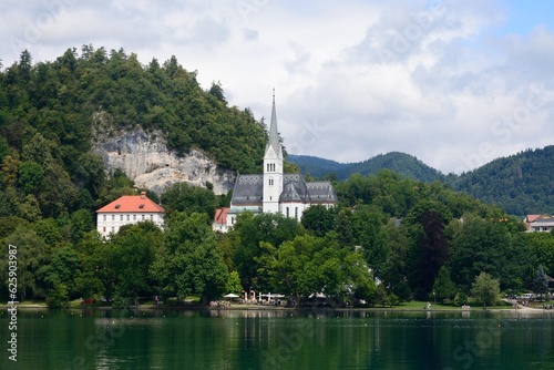 Iglesia junto al lago Bled, Eslovenia © BestTravelPhoto