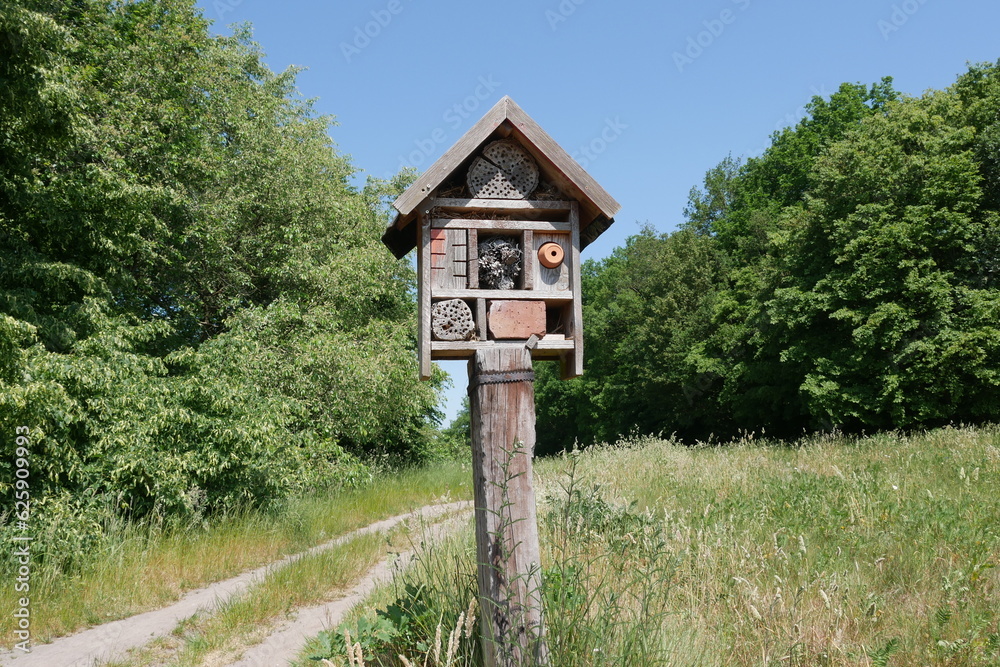 Insektenhotel auf dem Weyerberg in Worpswede Insektenhotel auf dem Weyerberg in Worpswede
