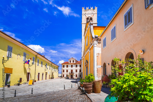 Obraz na płótnie Motovun, Croatia. Famous hilltop town in Istria region, Dalmatia. w salonie