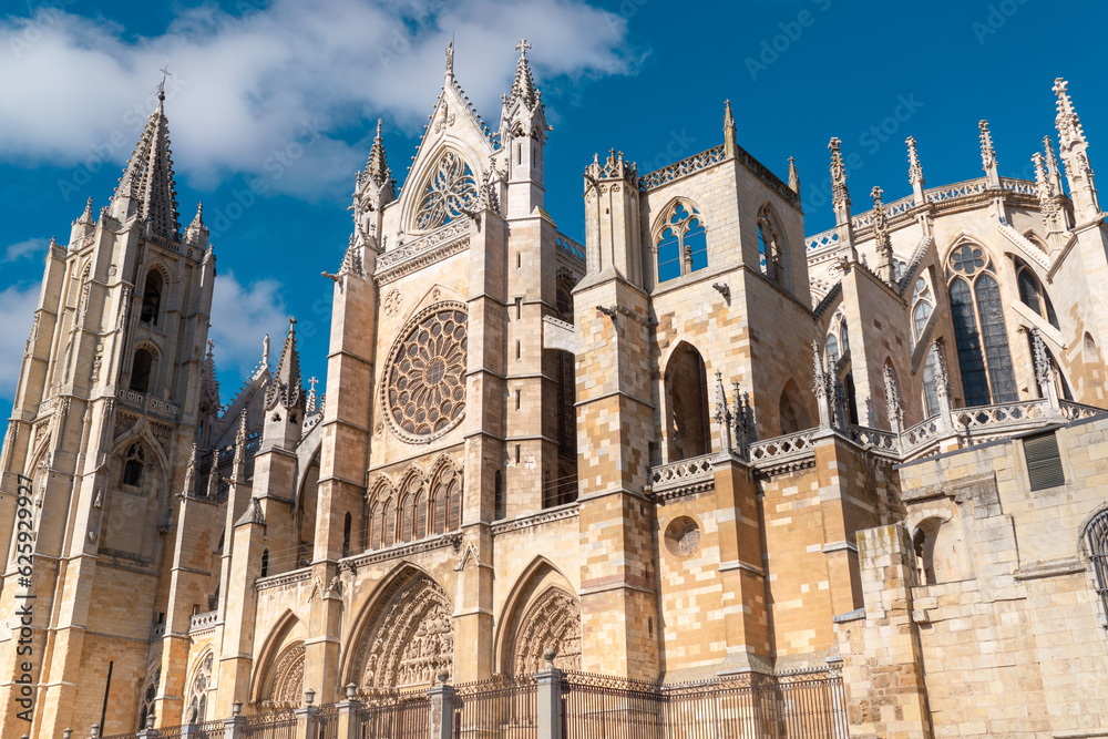 Fototapeta premium Spectacular Cathedral of Leon.