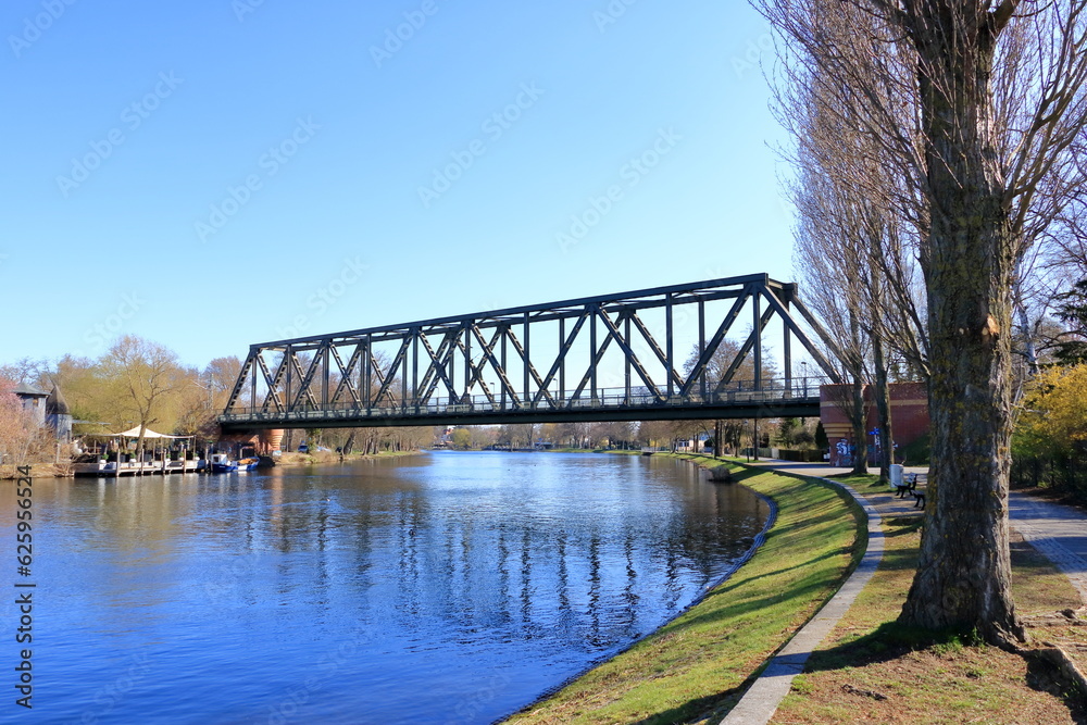 Fototapeta premium Railroad bridge spanning river Havel near Caputh