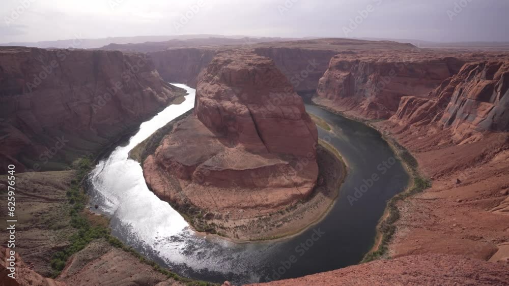 le point de vue de Horseshoe Bend en arizona a page avec le  Colorado