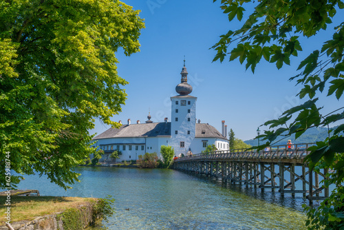 Schloss Orth and the Traunsee, Upper Austria, Austria © TRAVEL EASY