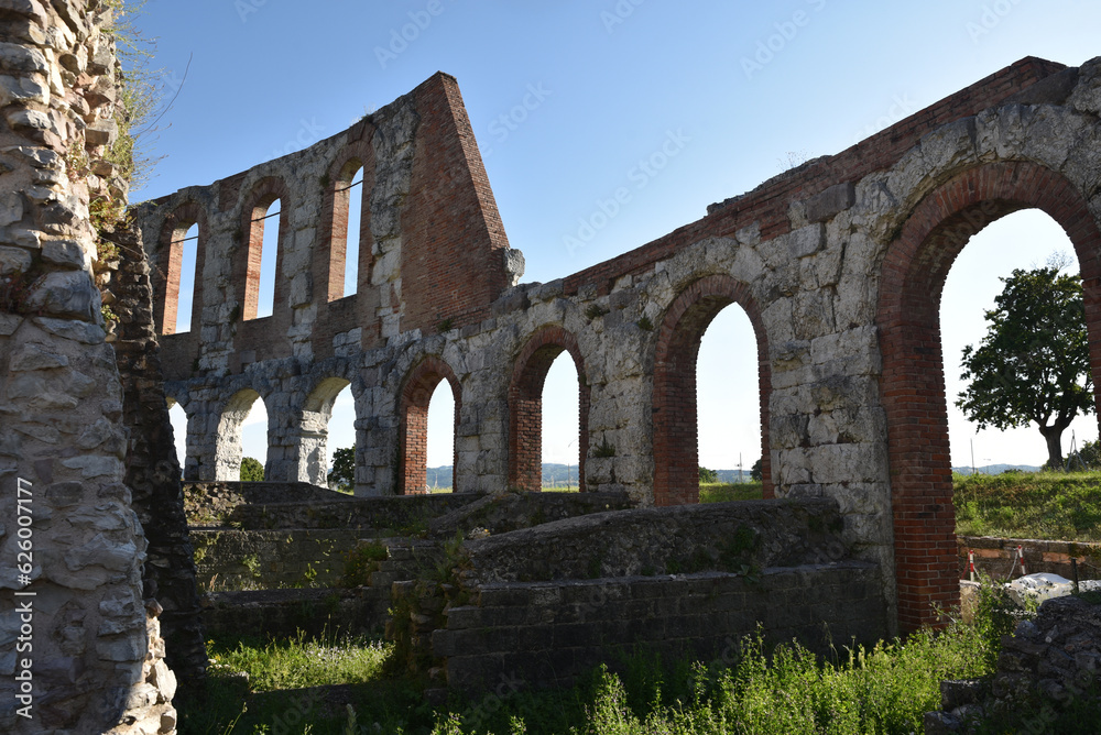 Vestiges du théâtre romain à Gubbio. Italie