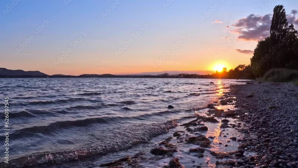 Sonnenuntergang am schönen Bodensee Zeitraffer Aufnahme 