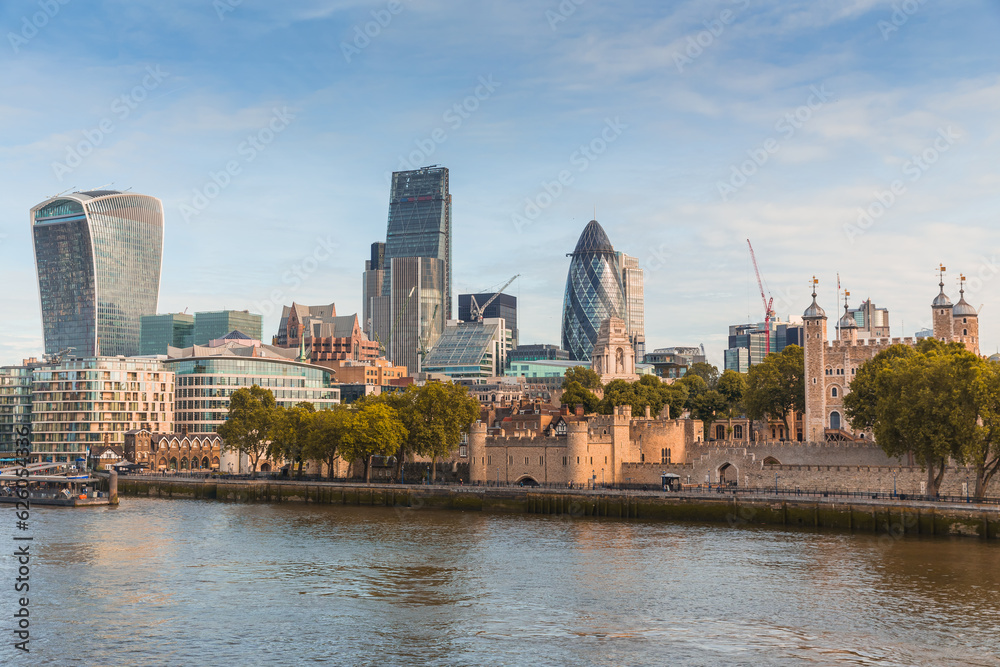 Obraz premium Panorama of the City of London over the River Thames in London
