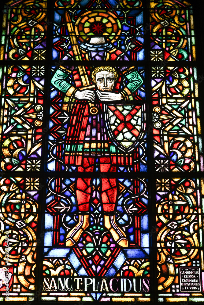 Buntglasfenster in der Kathedrale St. Mariä Himmelfahrt in Chur, Kanton Graubünden, Schweiz