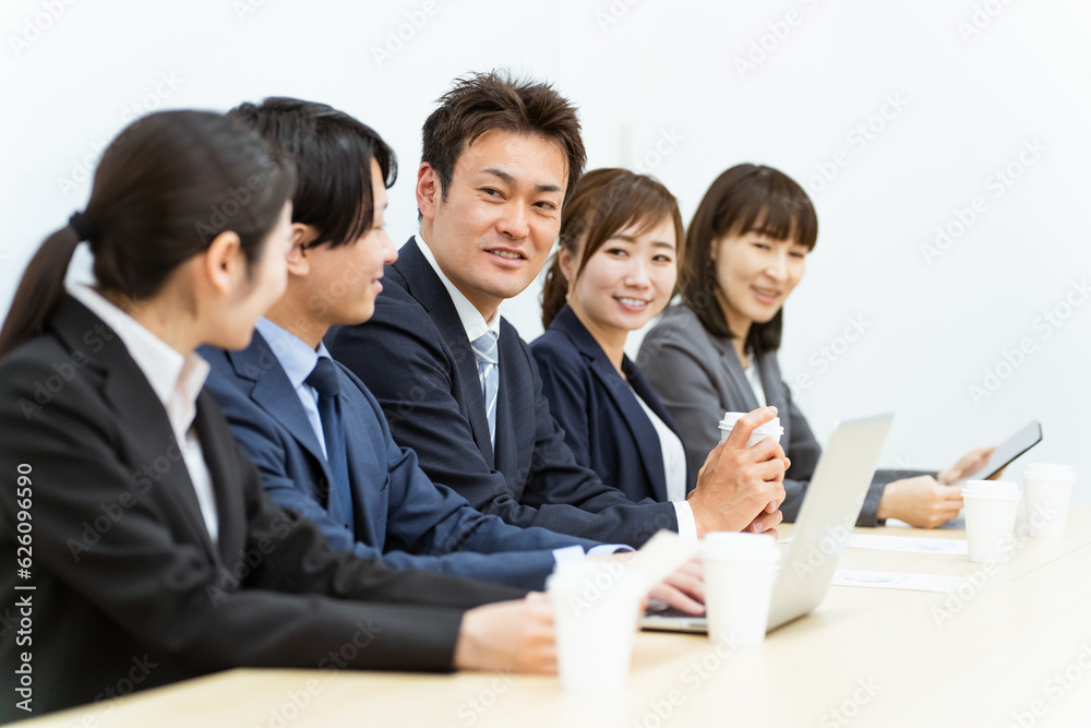 会社・オフィスで並ぶ仕事仲間・同僚・会社員・ビジネスマン・ビジネスウーマン・従業員・スタッフ(5人)
会社・オフィスで並ぶ仕事仲間・同僚・会社員・ビジネスマン・ビジネスウーマン・従業員・スタッフ(5人)